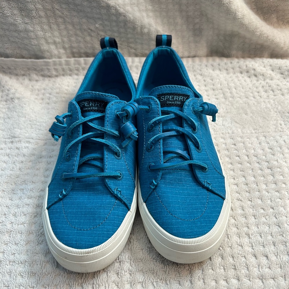 Women’s 7.5 Light Blue Sperry Crest Vibe Canvas Sneakers